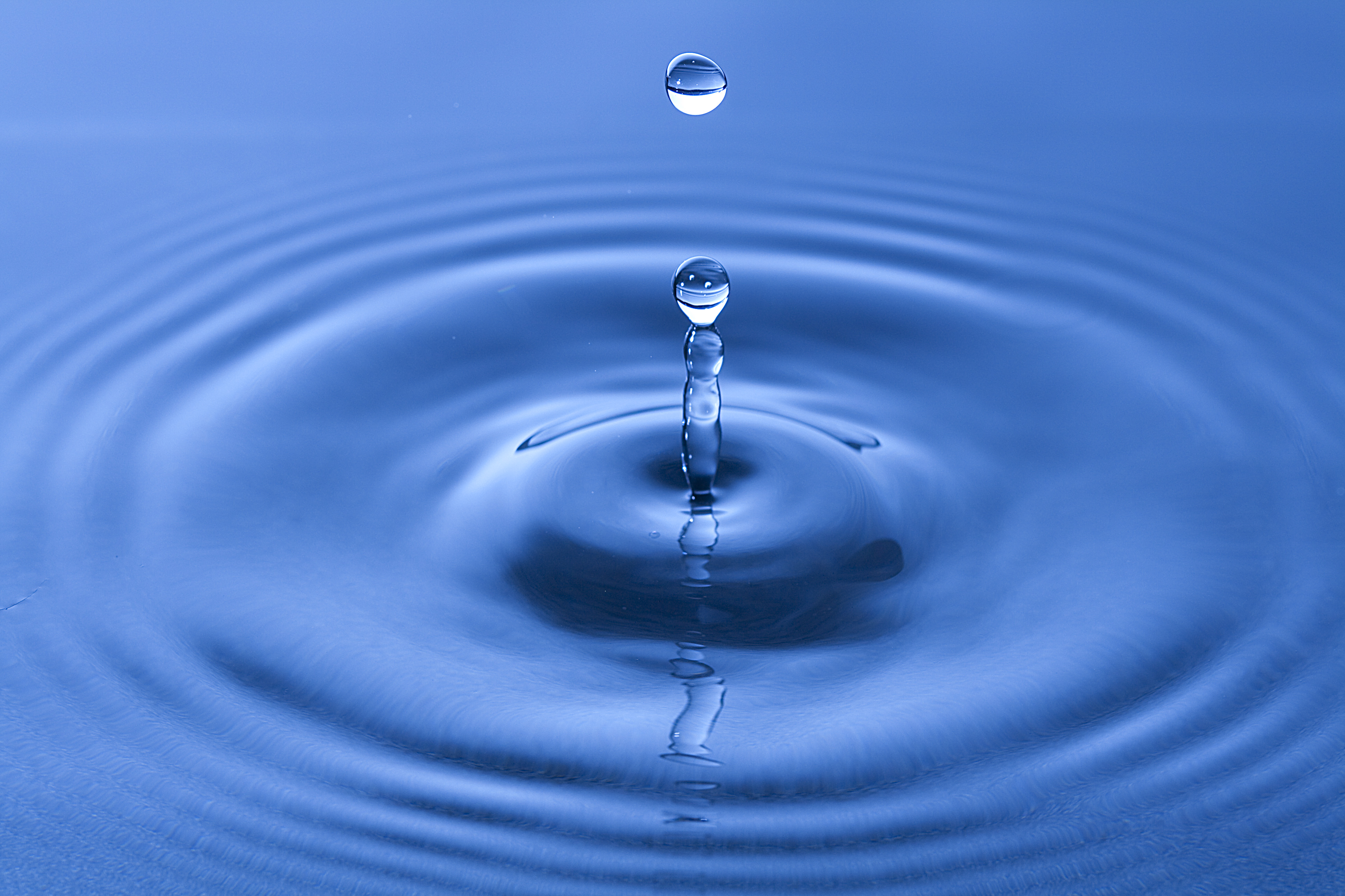 Water_drop_impact_on_a_water-surface