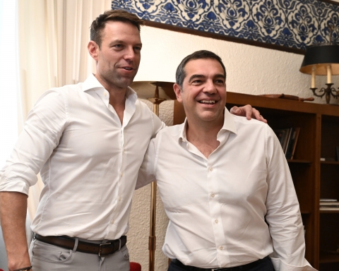Συνάντηση του νέου προέδρου του ΣΥΡΙΖΑ - Προοδευτική Συμμαχία Στέφανου Κασσελάκη με τον πρώην πρωθυπουργό και επί 15 χρόνια πρόεδρο του κόμματος Αλέξη Τσίπρα, Δευτέρα 25 Σεπτεμβρίου 2023. 
(ΤΑΤΙΑΝΑ ΜΠΟΛΑΡΗ/EUROKINISSI)